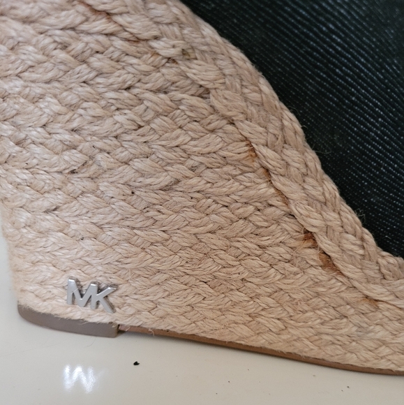 Michael Kors Hastings Mule Blue Fabric Peep Toe Wedge Size 7.5 - Picture 6 of 9